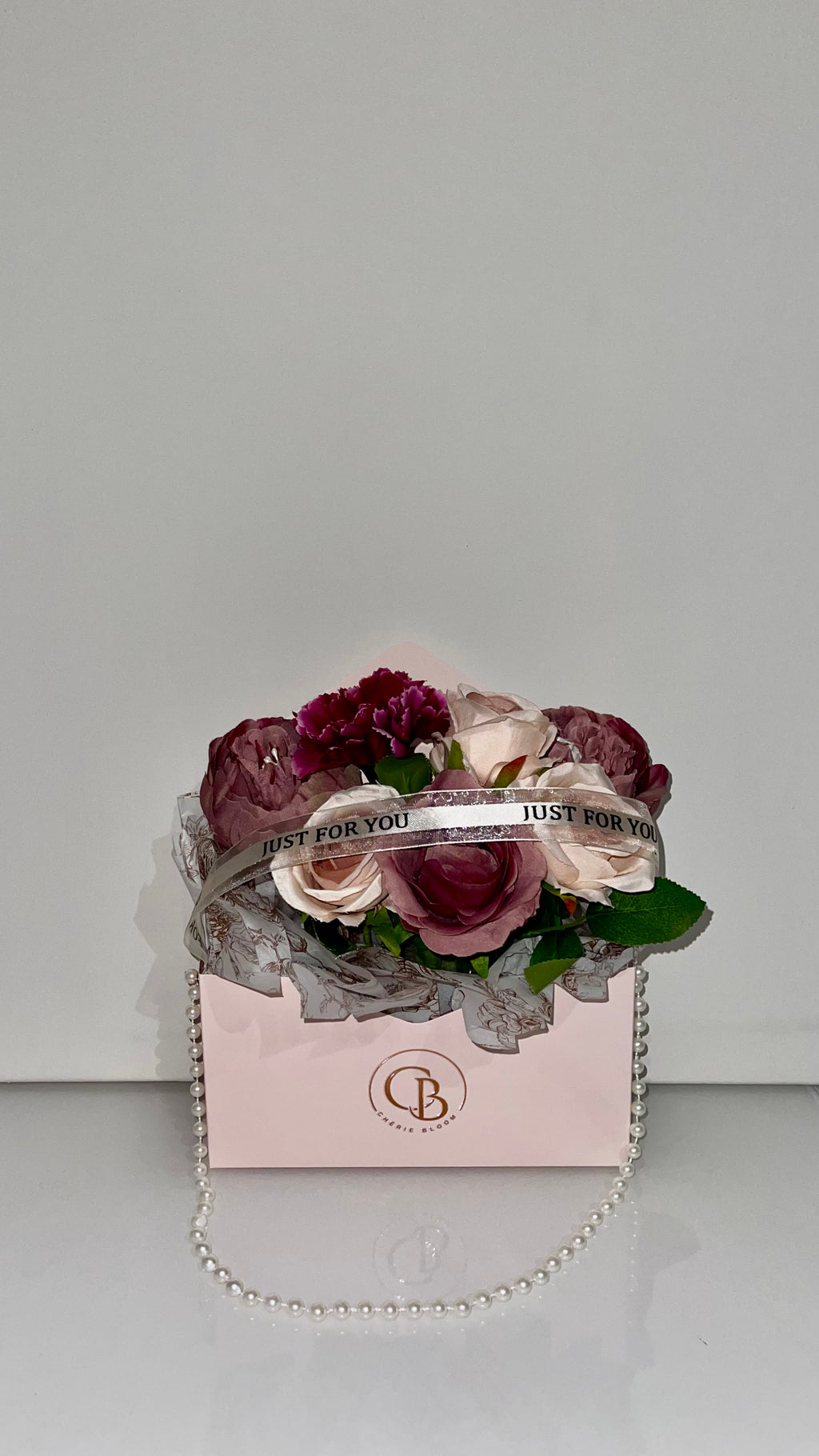 Pearl Bloom Bag – Blumentasche mit Perlen als Geschenk | Chérie Bloom