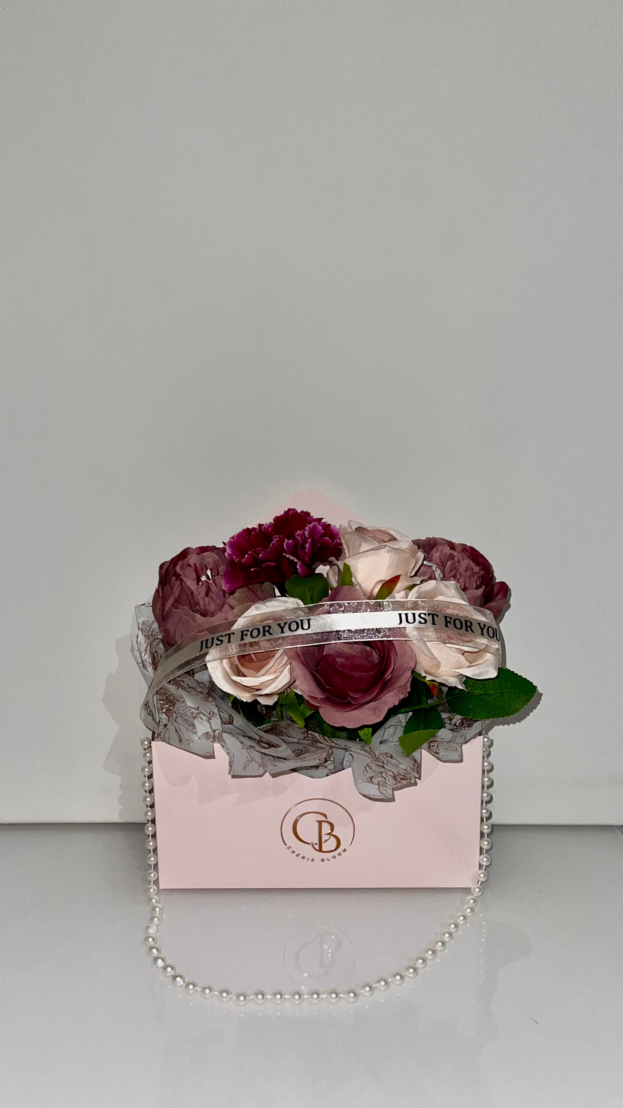 Pearl Bloom Bag – Blumentasche mit Perlen als Geschenk | Chérie Bloom