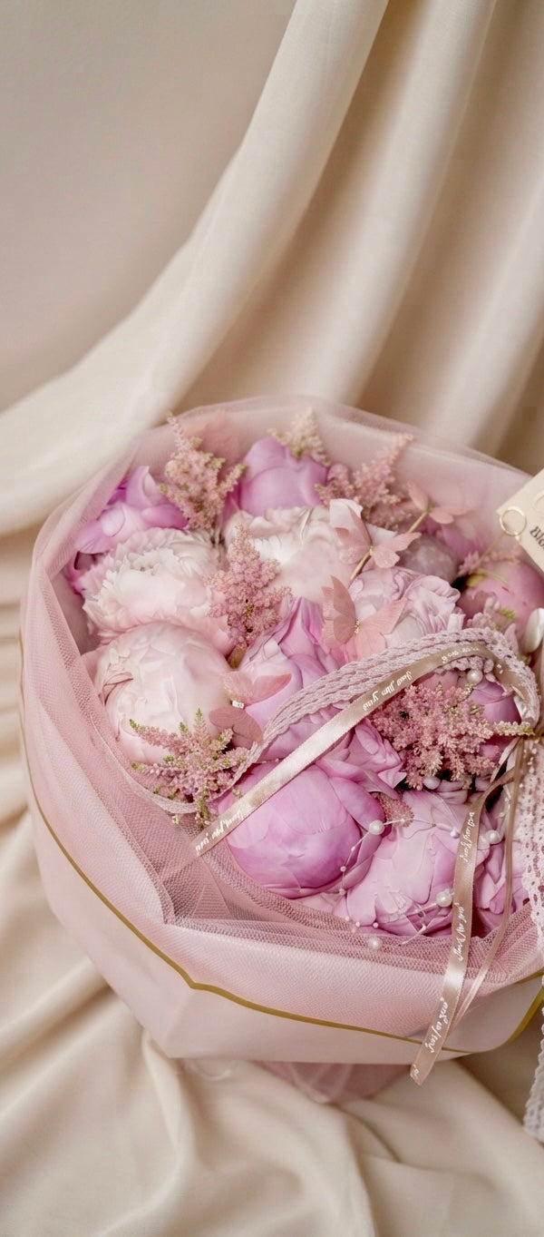 Chérie Pivoine Bouquet – 20 Pfingstrosen in Zartrosametterlinge | Chérie Bloom