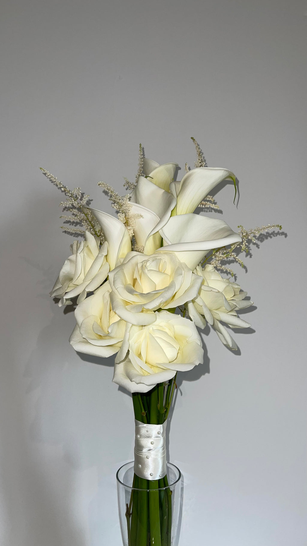 Brautstrauß mit Calla & Rosen – Eleganter Hochzeitsstrauß | Chérie Bloom