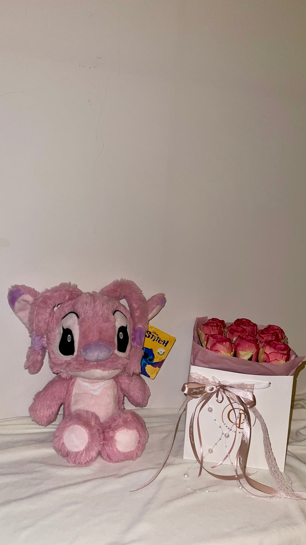 Royal Angel Deluxe Set | Ewige Rosen, Krone , Geschenkkarte & Disney Stitch Plüschtier in Rosé | Chérie Bloom