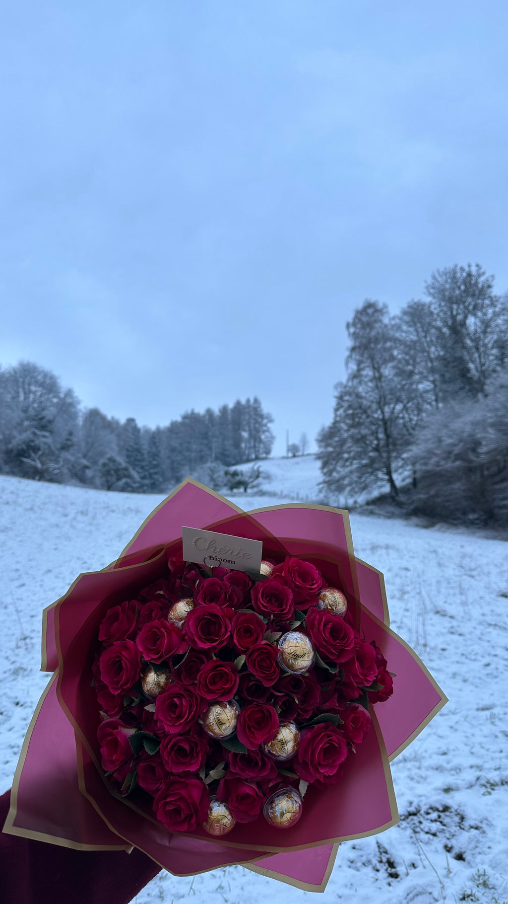 Seidenrosen mit Lindt Kugeln | Geschenk | Chérie Bloom