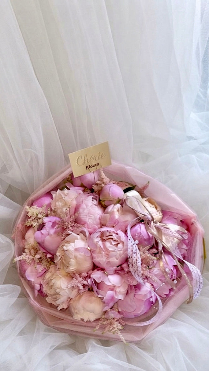 Chérie Pivoine Bouquet – 20 Pfingstrosen in Zartrosametterlinge | Chérie Bloom