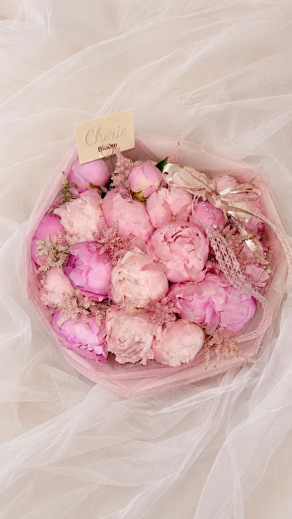 Chérie Pivoine Bouquet – 20 Pfingstrosen in Zartrosametterlinge | Chérie Bloom
