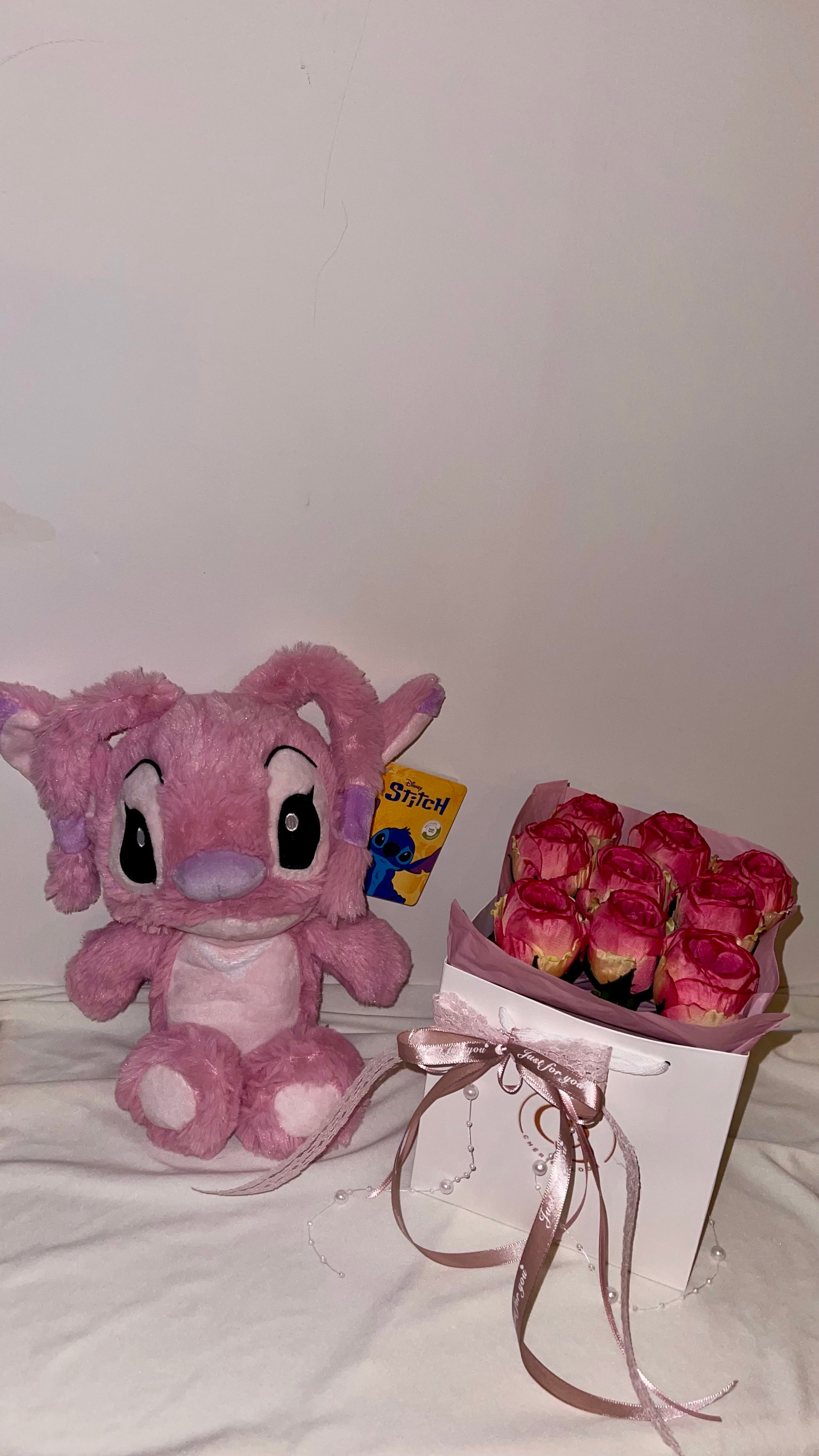 Royal Angel Deluxe Set | Ewige Rosen, Krone , Geschenkkarte & Disney Stitch Plüschtier in Rosé | Chérie Bloom