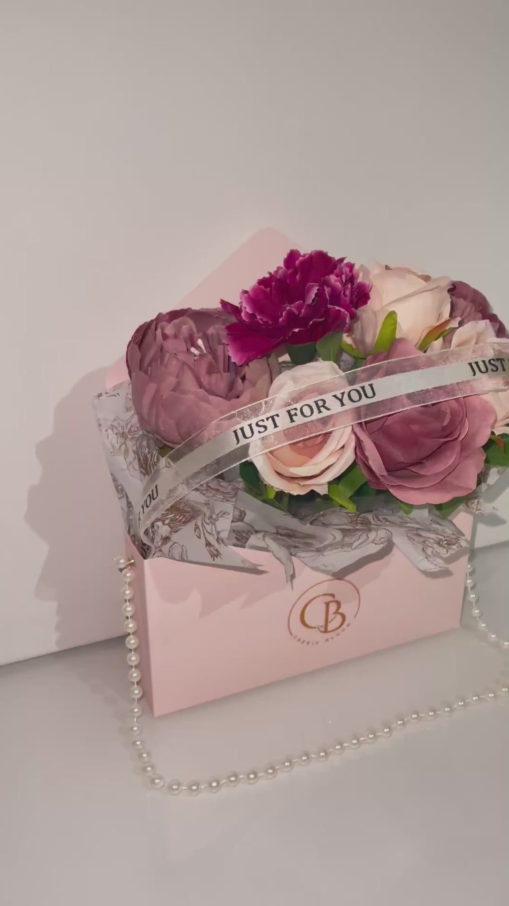 Pearl Bloom Bag – Blumentasche mit Perlen als Geschenk | Chérie Bloom